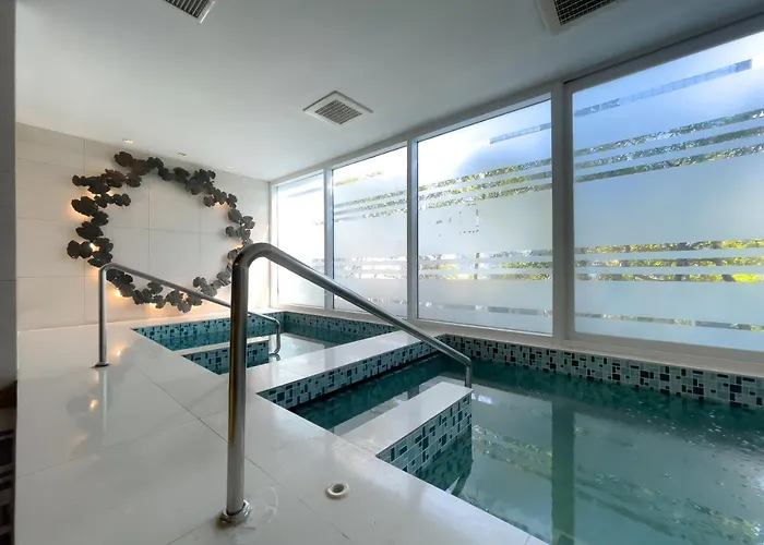 Near Bts L Large 98 Sqm L Pool&sauna * Bangkok